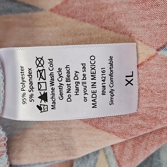 LuLaRoe Liv Crew Neck Short Sleeve Tee with Bold Print - Picture 15 of 16